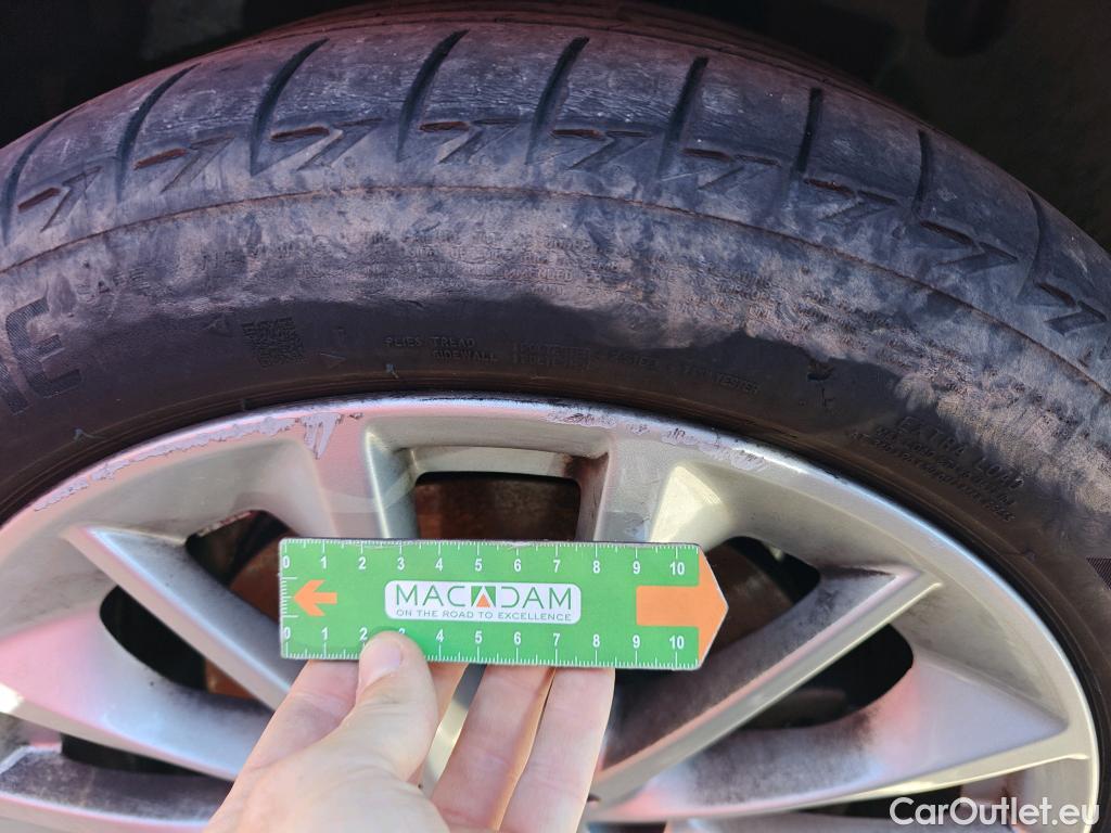  Bmw  Serie 1 BMW  / 2019 / 5P / berlina con portón 118i #26