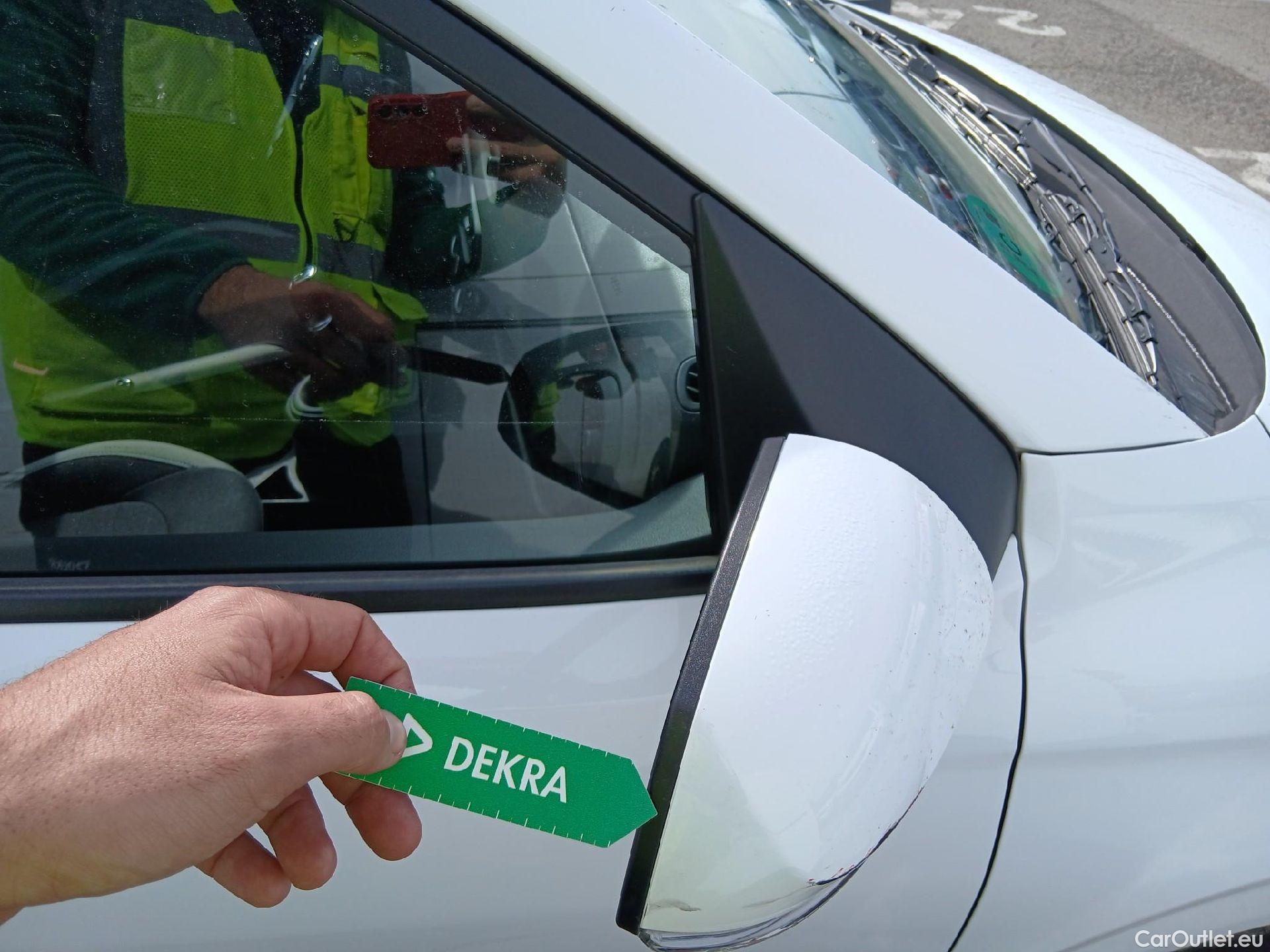  Hyundai  i10 HYUNDAI  / 2020 / 5P / berlina con portón 1.0 Klass #27