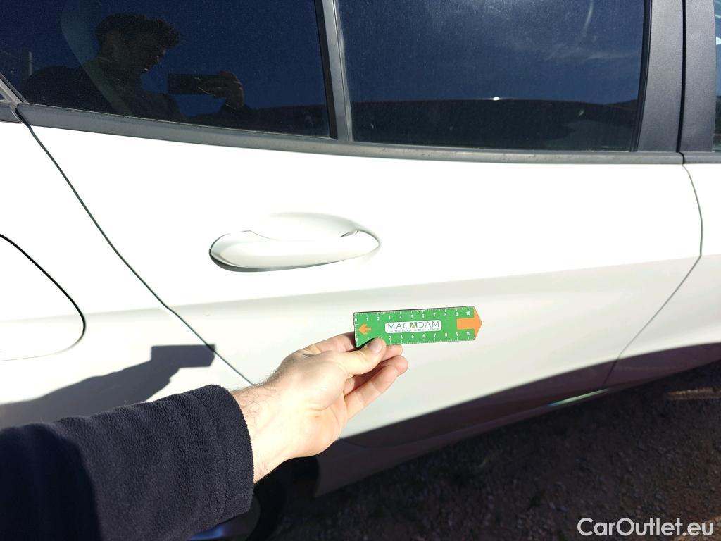  Bmw  Serie 1 BMW  / 2019 / 5P / berlina con portón 118i #38