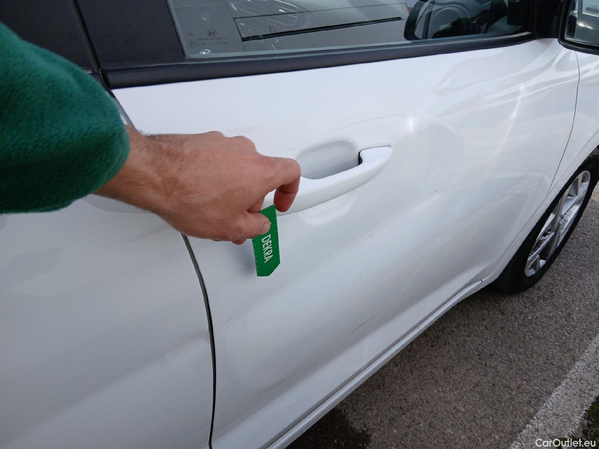  Hyundai  i10 HYUNDAI  / 2020 / 5P / berlina con portón 1.0 Klass #26