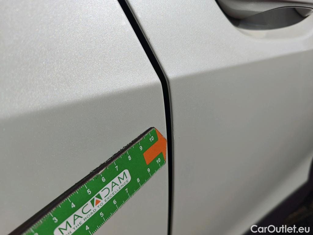  Bmw  Serie 1 BMW  / 2019 / 5P / berlina con portón 118i #42