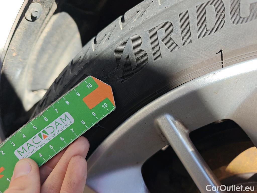  Bmw  Serie 1 BMW  / 2019 / 5P / berlina con portón 118i #13