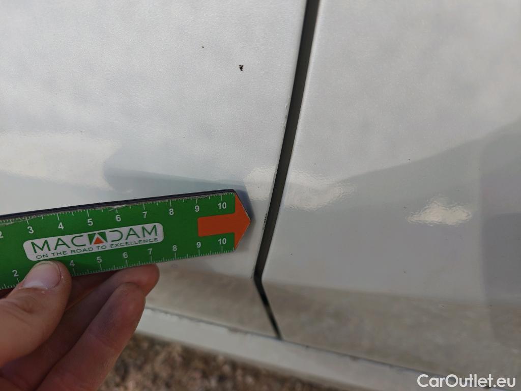  Bmw  Serie 1 BMW  / 2019 / 5P / berlina con portón 118i #7