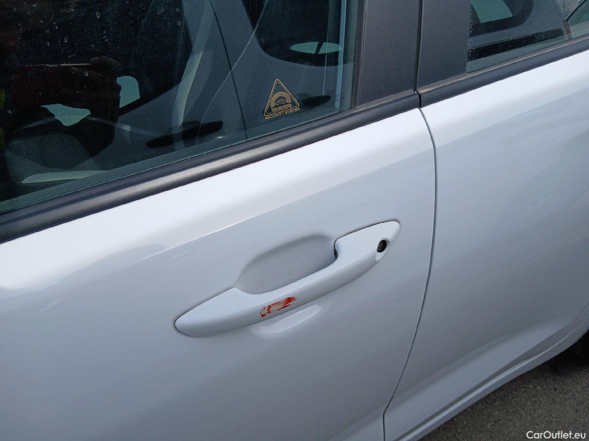  Hyundai  i10 HYUNDAI  / 2020 / 5P / berlina con portón 1.0 Klass #11