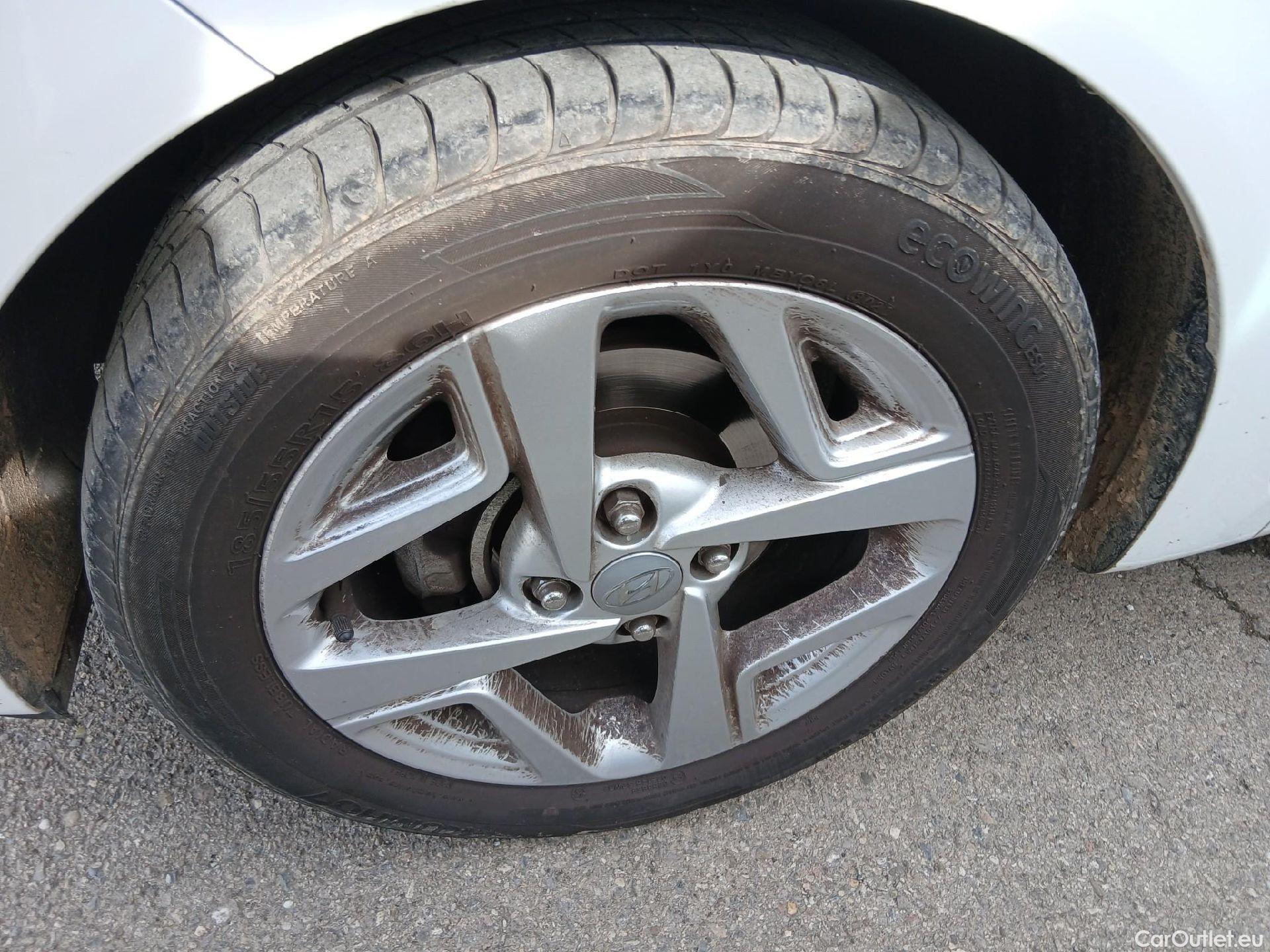  Hyundai  i10 HYUNDAI  / 2020 / 5P / berlina con portón 1.0 Klass #5