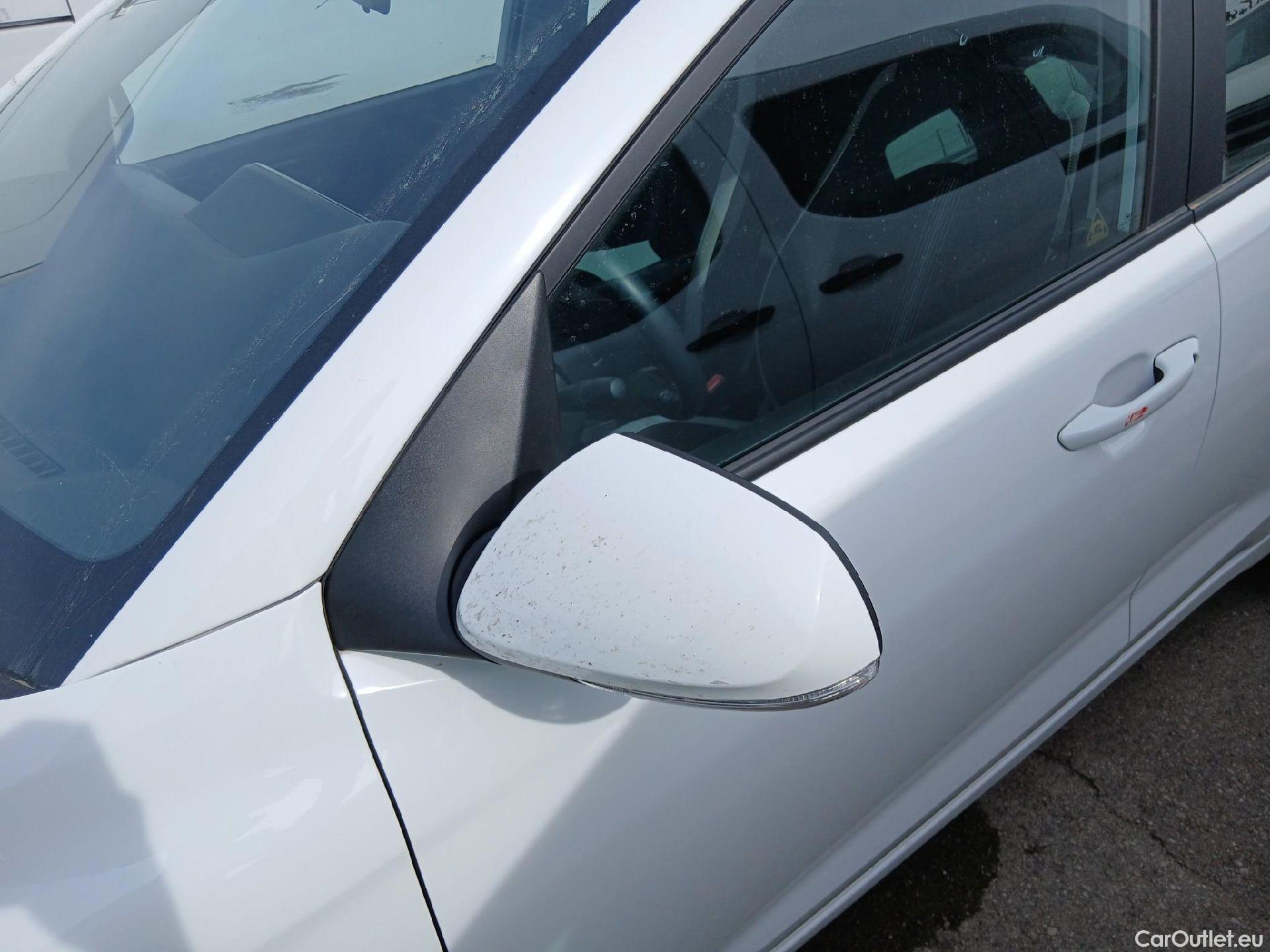  Hyundai  i10 HYUNDAI  / 2020 / 5P / berlina con portón 1.0 Klass #7