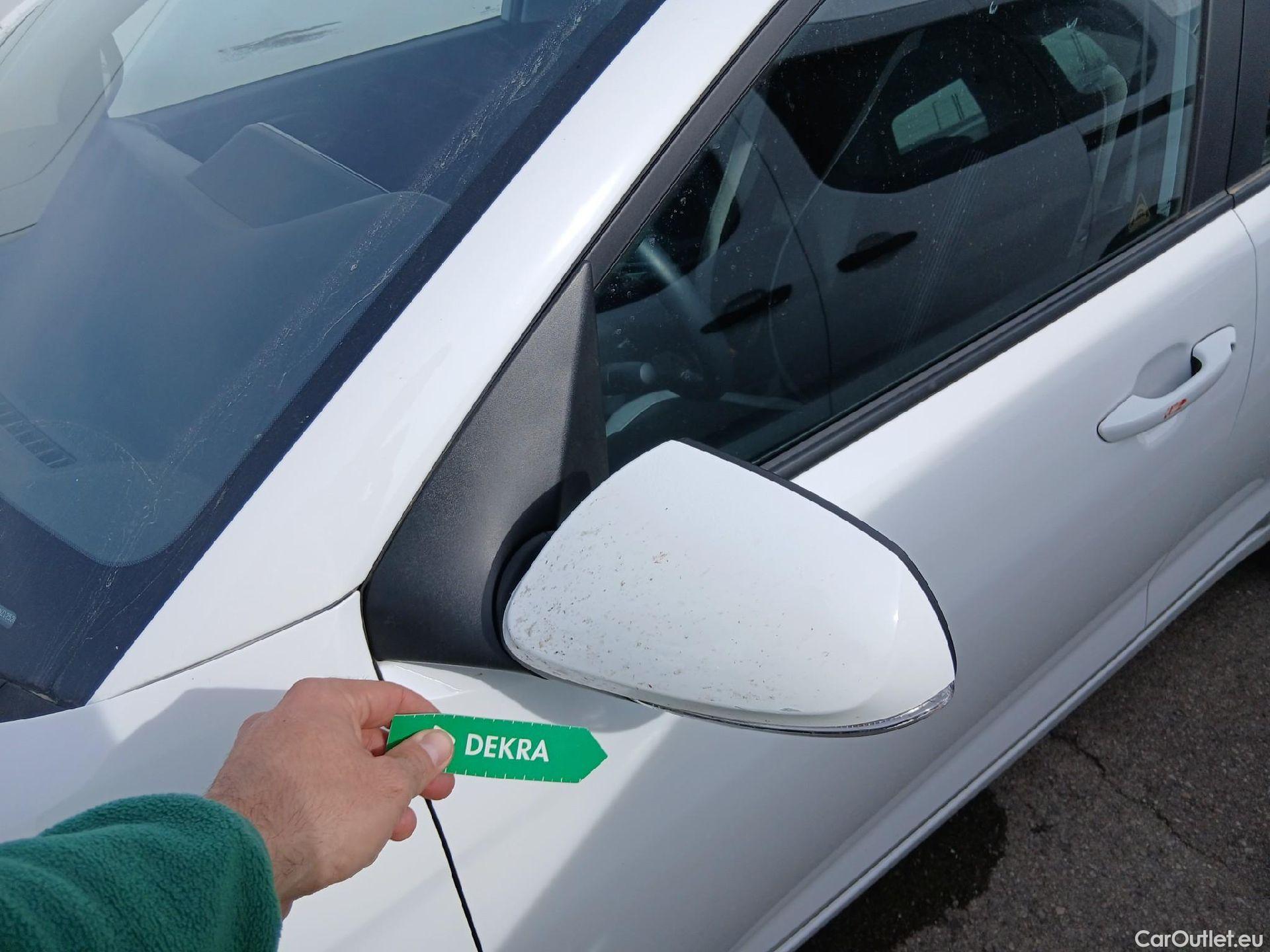  Hyundai  i10 HYUNDAI  / 2020 / 5P / berlina con portón 1.0 Klass #8