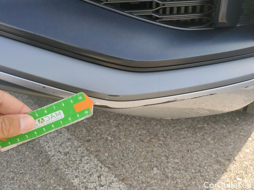  Audi  Q8 AUDI  / 2018 / 5P / todoterreno 55 TFSIe S Line 280kW quattro tiptronic #35