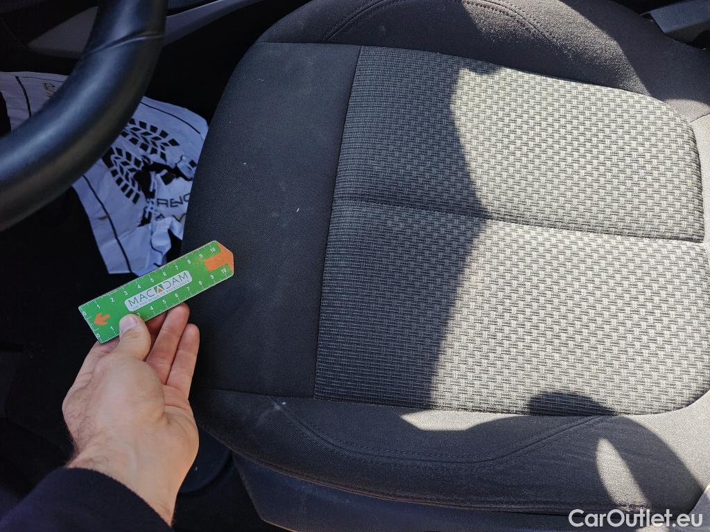  Bmw  Serie 1 BMW  / 2019 / 5P / berlina con portón 118i #16