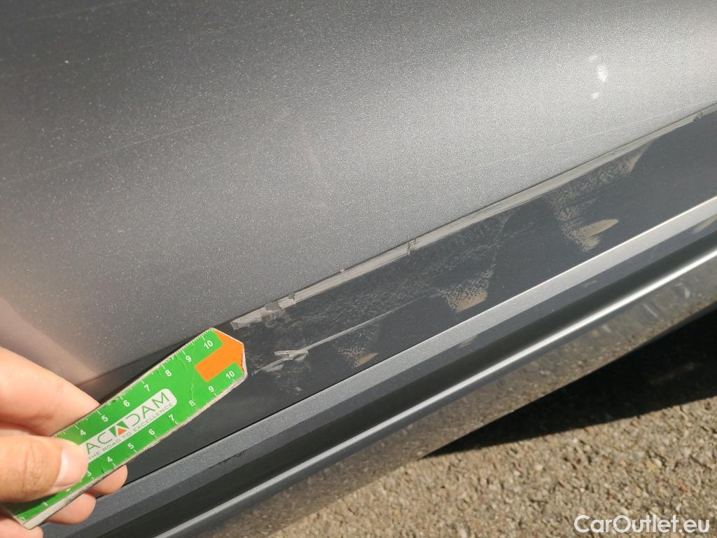  Audi  Q8 AUDI  / 2018 / 5P / todoterreno 55 TFSIe S Line 280kW quattro tiptronic #22