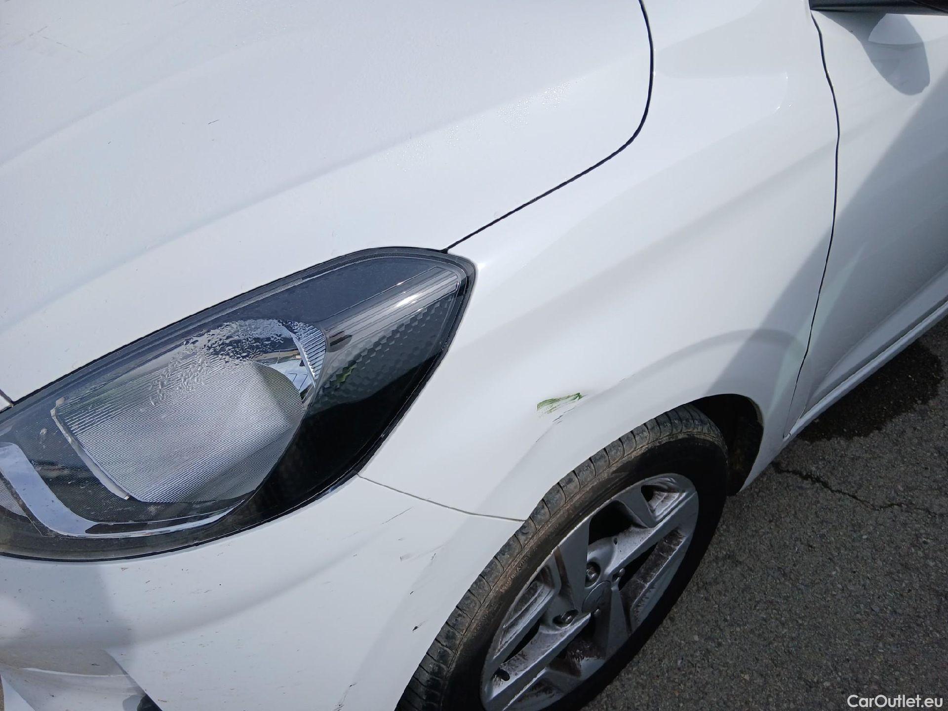  Hyundai  i10 HYUNDAI  / 2020 / 5P / berlina con portón 1.0 Klass #4