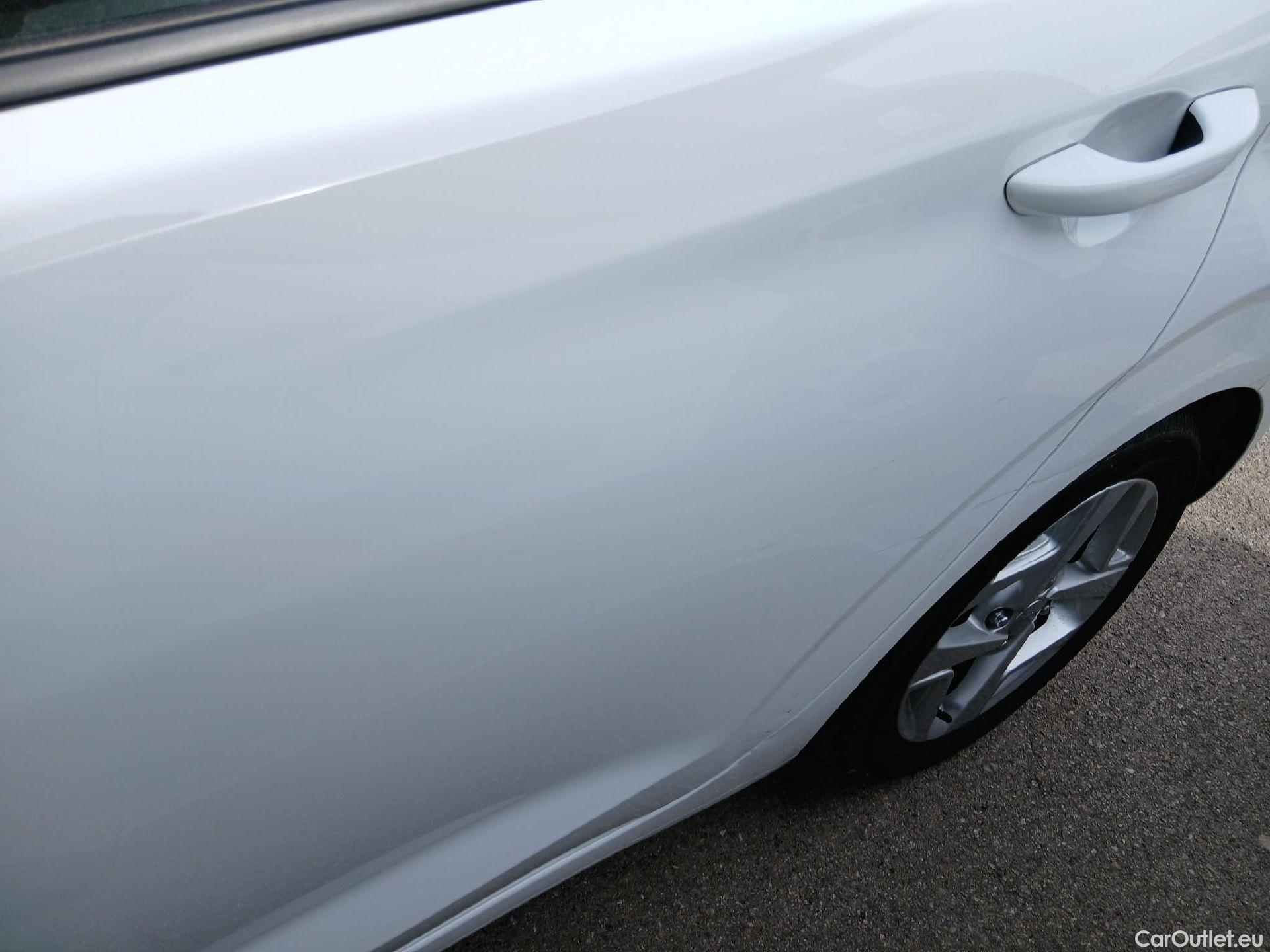  Hyundai  i10 HYUNDAI  / 2020 / 5P / berlina con portón 1.0 Klass #14