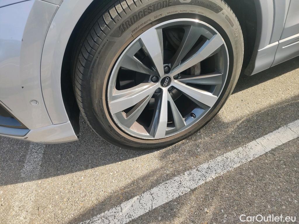  Audi  Q8 AUDI  / 2018 / 5P / todoterreno 55 TFSIe S Line 280kW quattro tiptronic #5