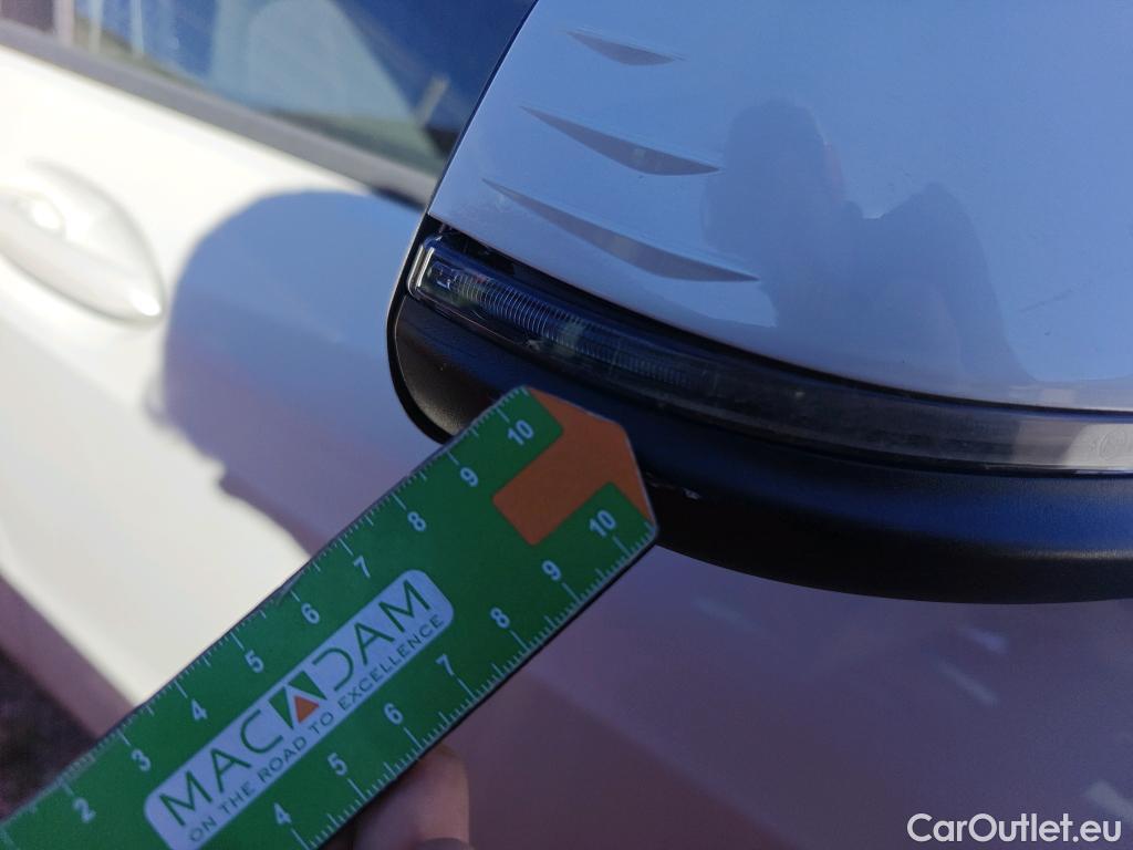  Bmw  Serie 1 BMW  / 2019 / 5P / berlina con portón 118i #35