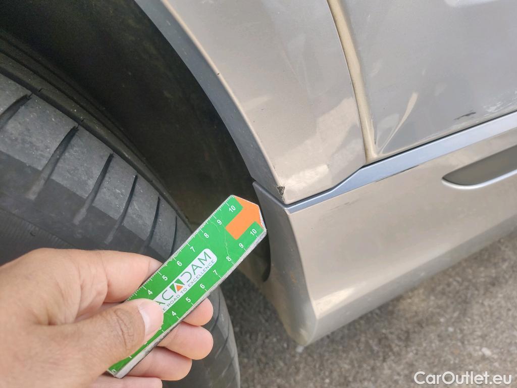  Audi  Q8 AUDI  / 2018 / 5P / todoterreno 55 TFSIe S Line 280kW quattro tiptronic #37