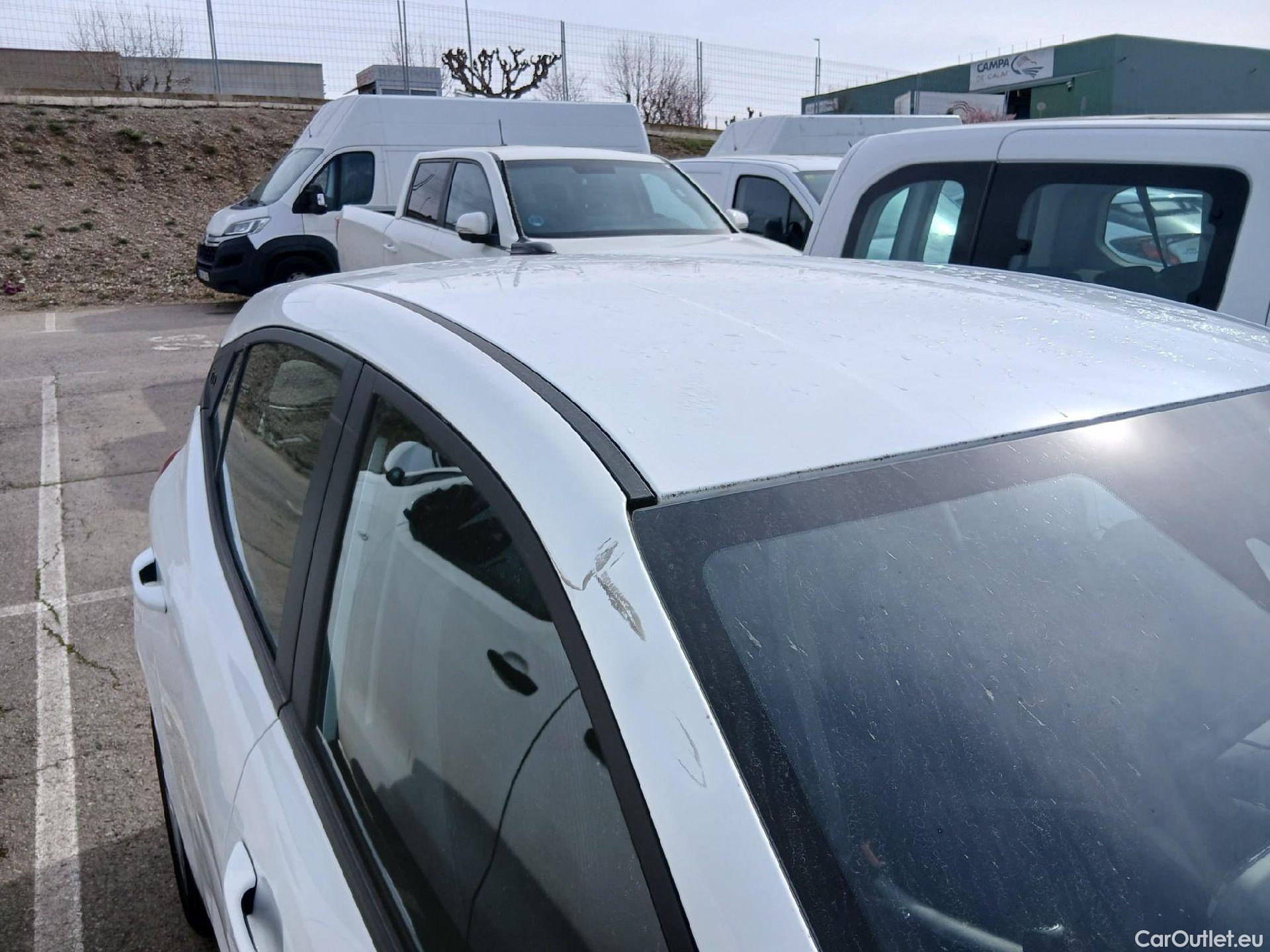  Hyundai  i10 HYUNDAI  / 2020 / 5P / berlina con portón 1.0 Klass #30