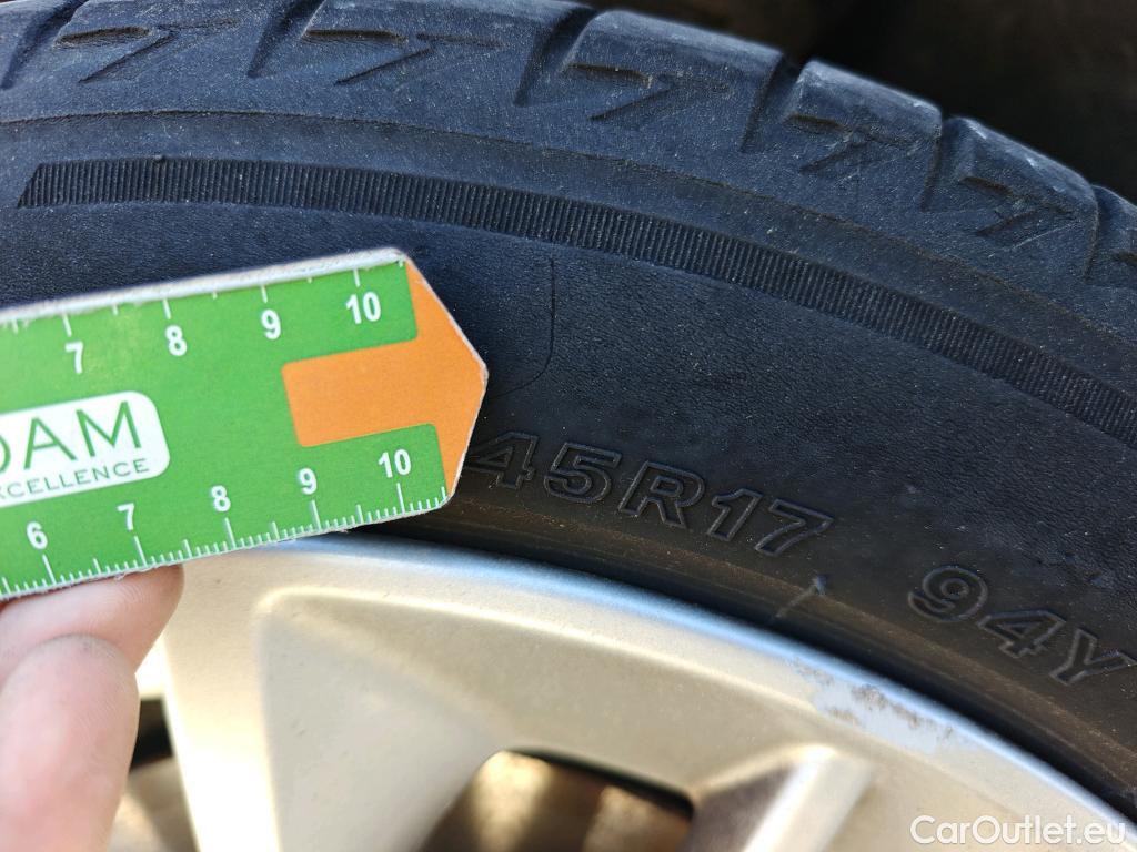  Bmw  Serie 1 BMW  / 2019 / 5P / berlina con portón 118i #3