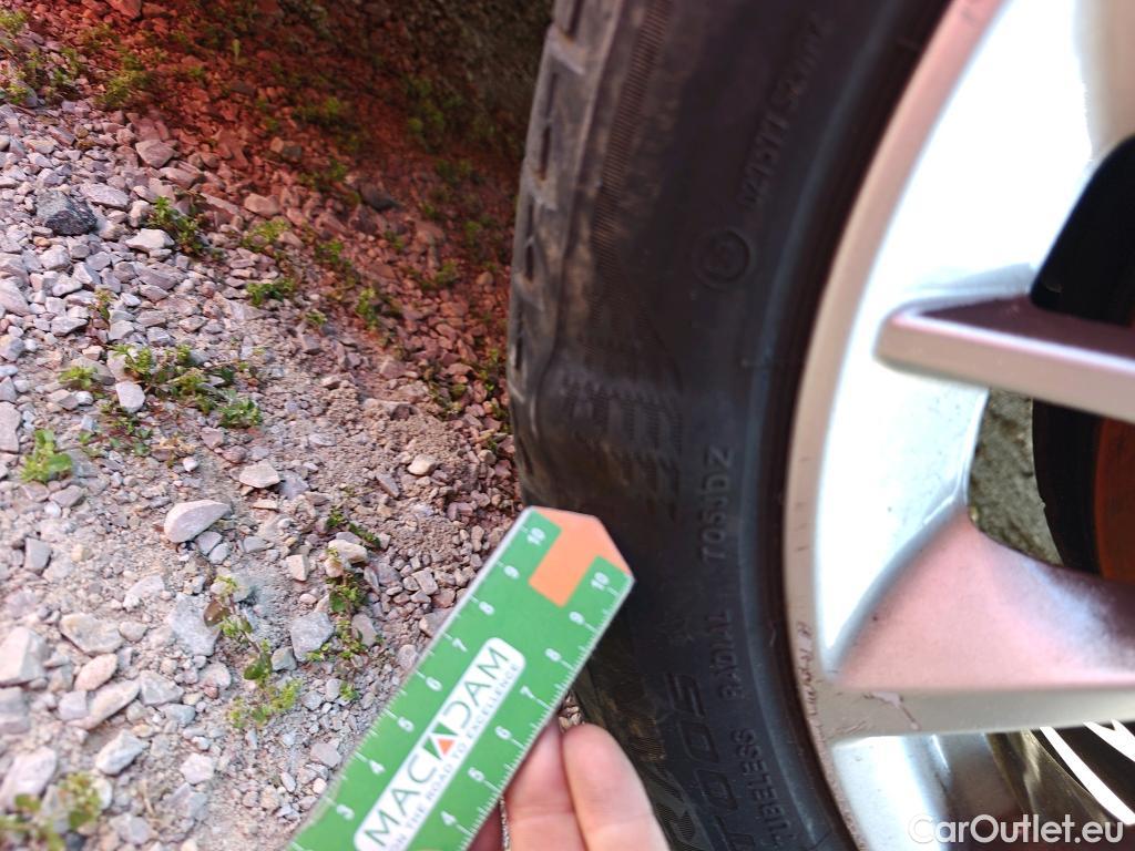  Bmw  Serie 1 BMW  / 2019 / 5P / berlina con portón 118i #9