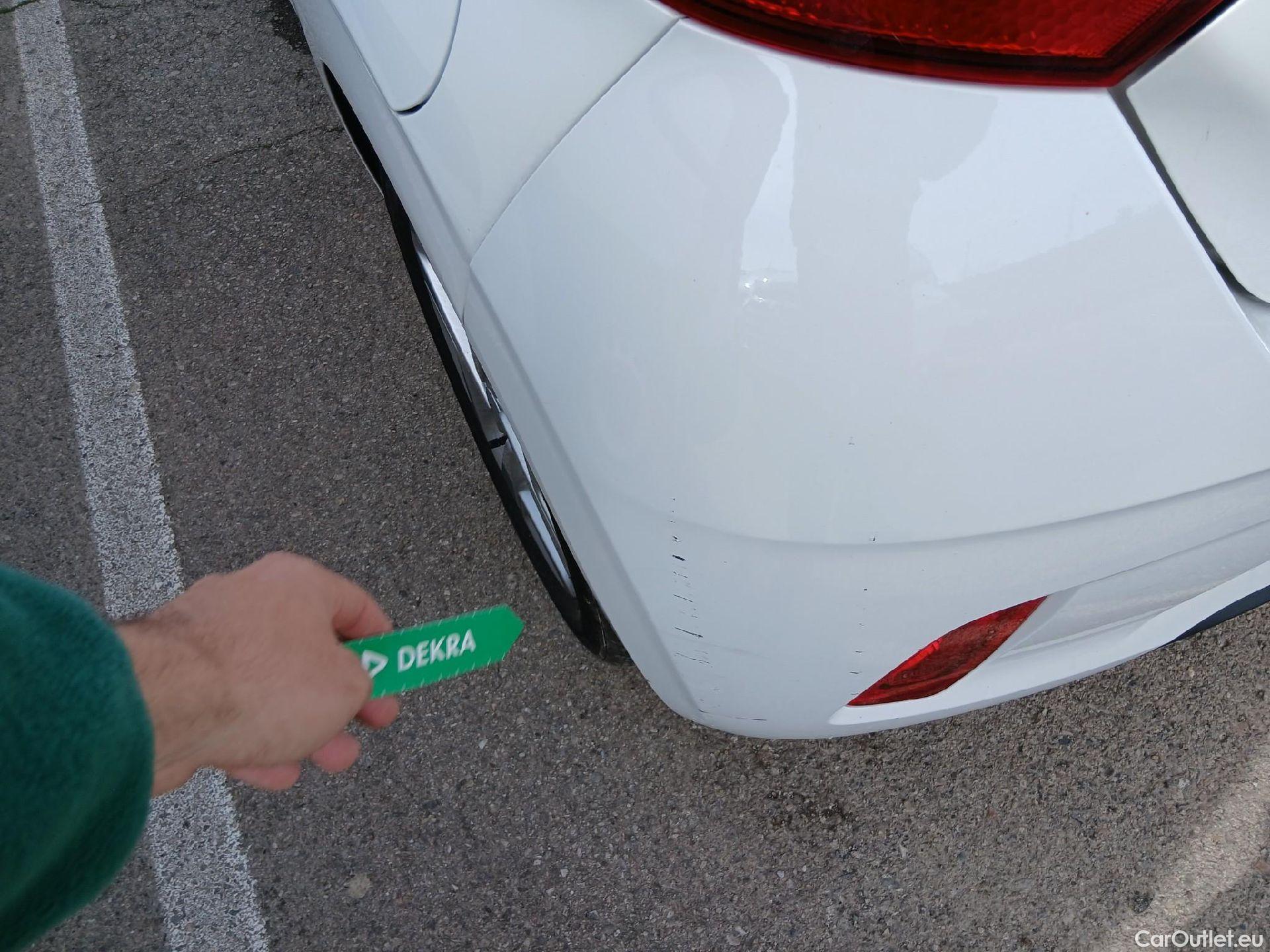  Hyundai  i10 HYUNDAI  / 2020 / 5P / berlina con portón 1.0 Klass #18