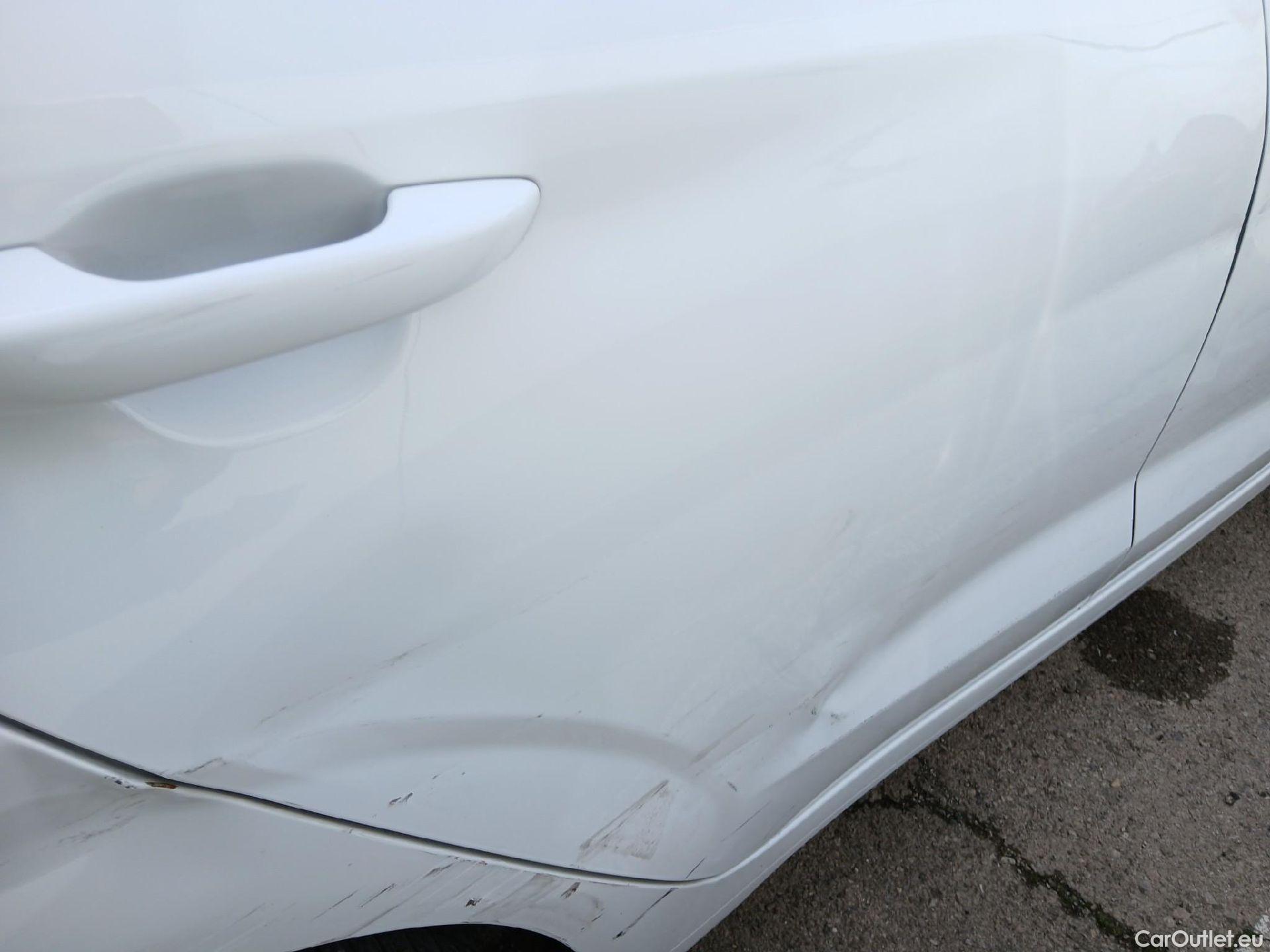  Hyundai  i10 HYUNDAI  / 2020 / 5P / berlina con portón 1.0 Klass #24