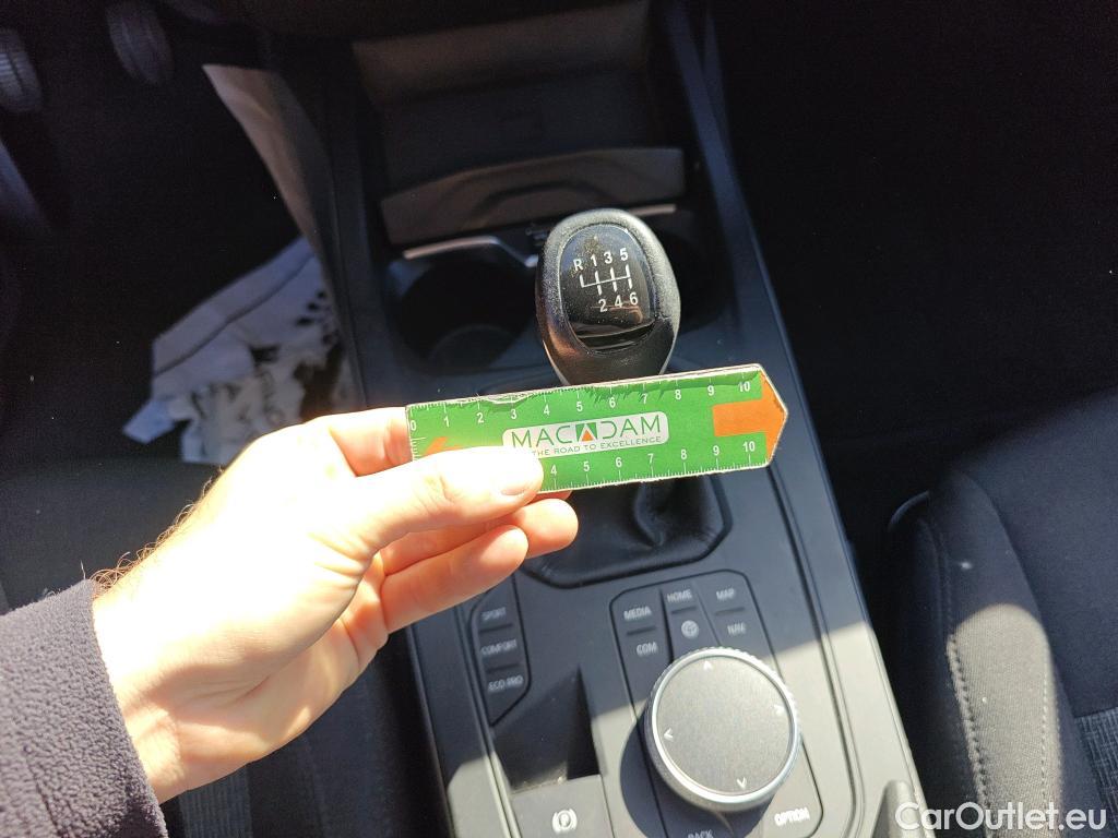  Bmw  Serie 1 BMW  / 2019 / 5P / berlina con portón 118i #31