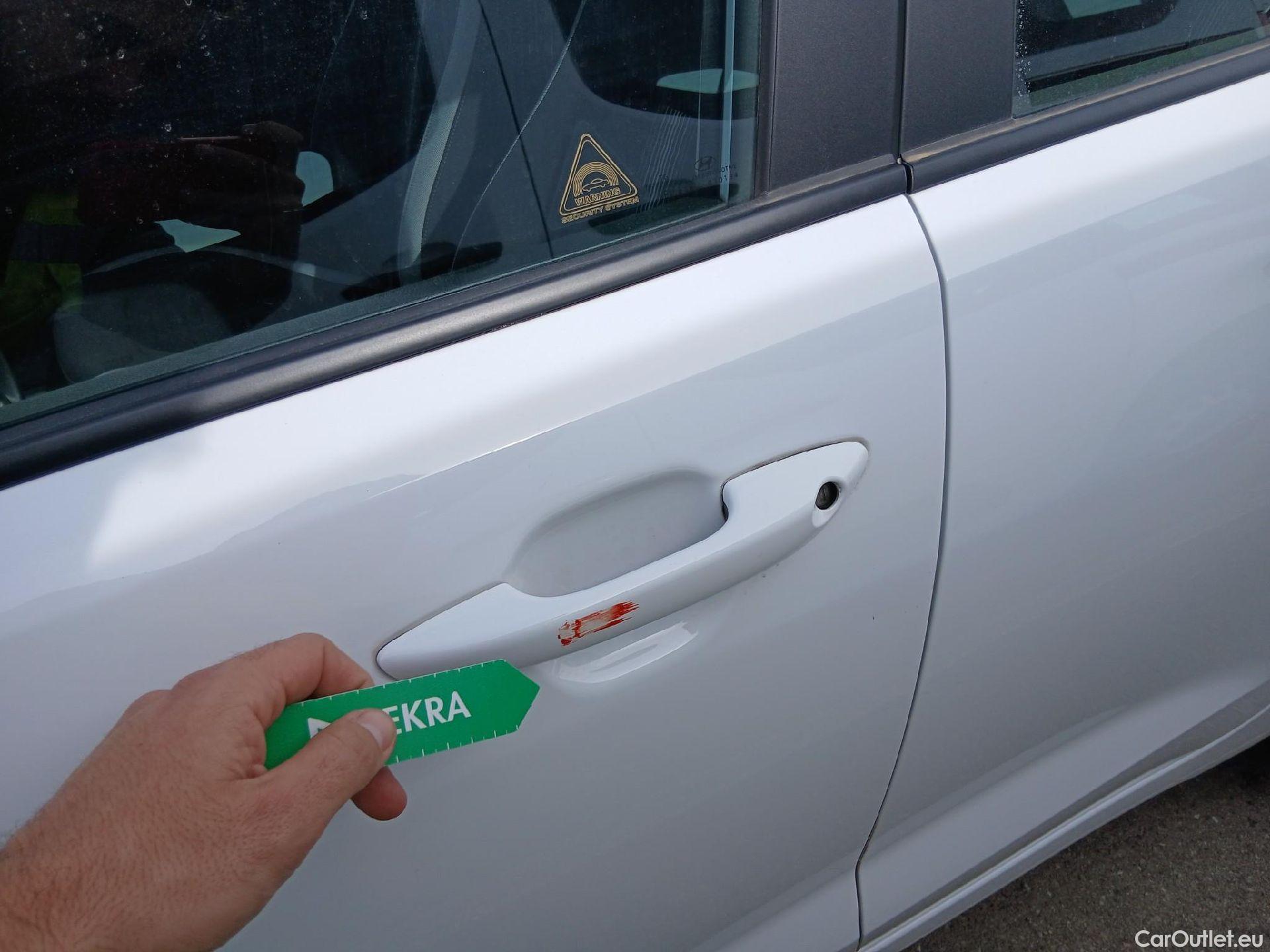  Hyundai  i10 HYUNDAI  / 2020 / 5P / berlina con portón 1.0 Klass #12