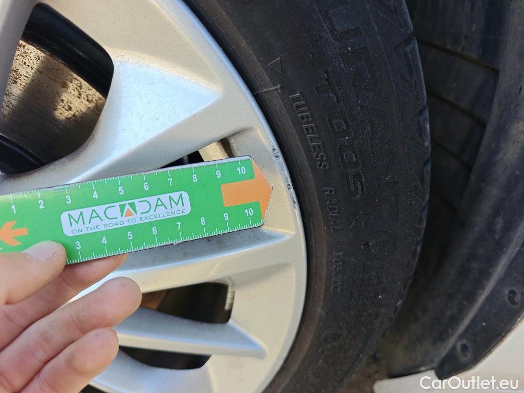  Bmw  Serie 1 BMW  / 2019 / 5P / berlina con portón 118i #21