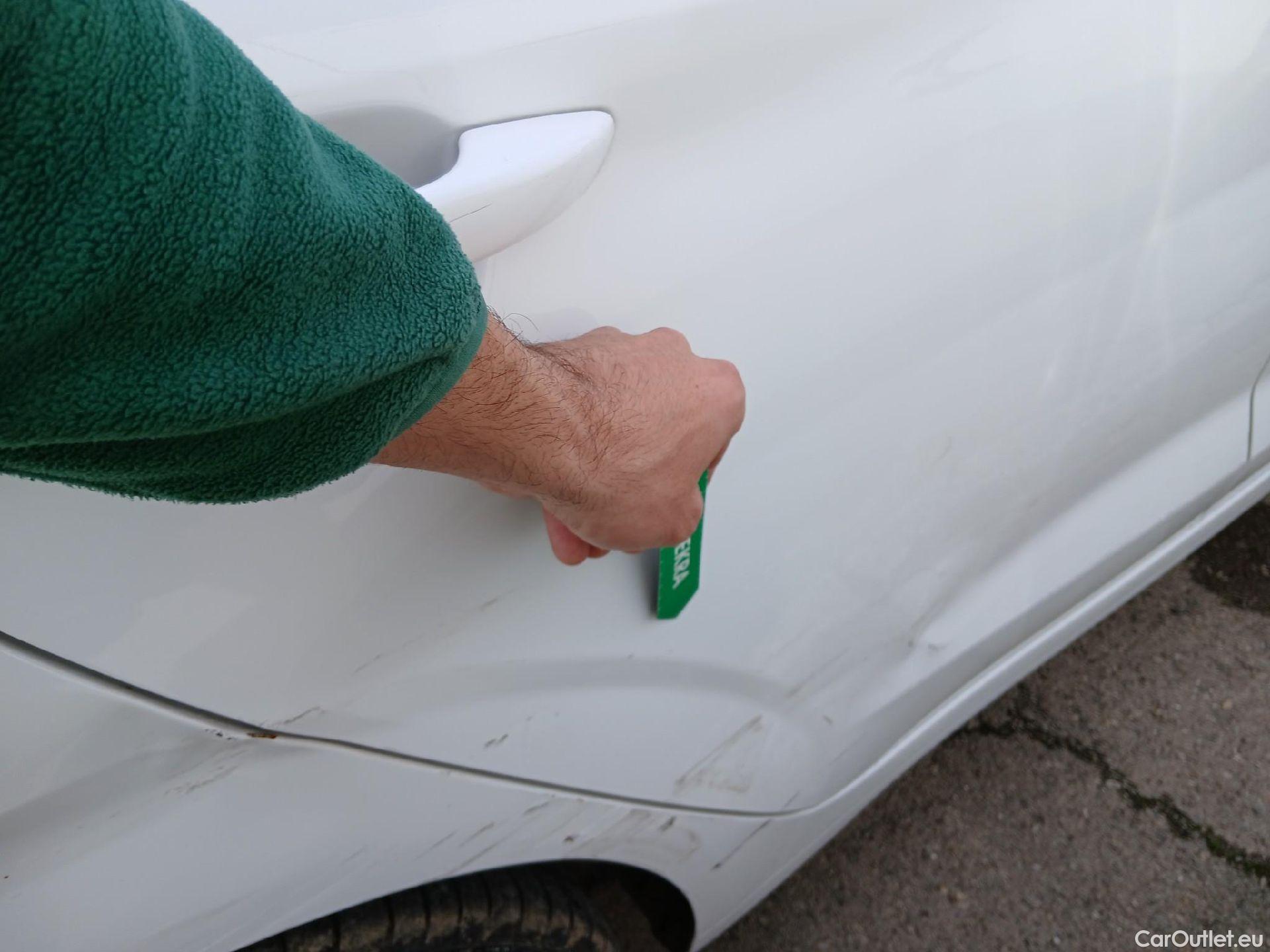  Hyundai  i10 HYUNDAI  / 2020 / 5P / berlina con portón 1.0 Klass #23