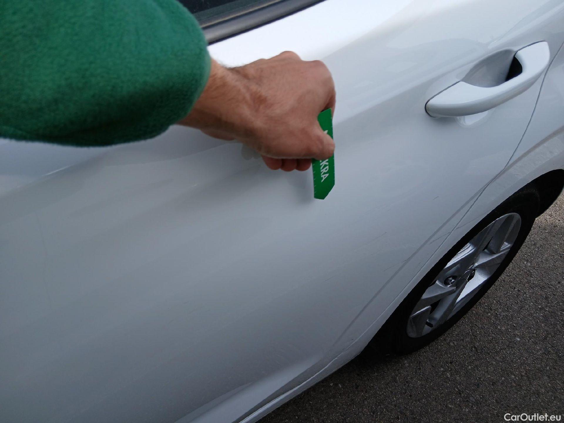  Hyundai  i10 HYUNDAI  / 2020 / 5P / berlina con portón 1.0 Klass #13