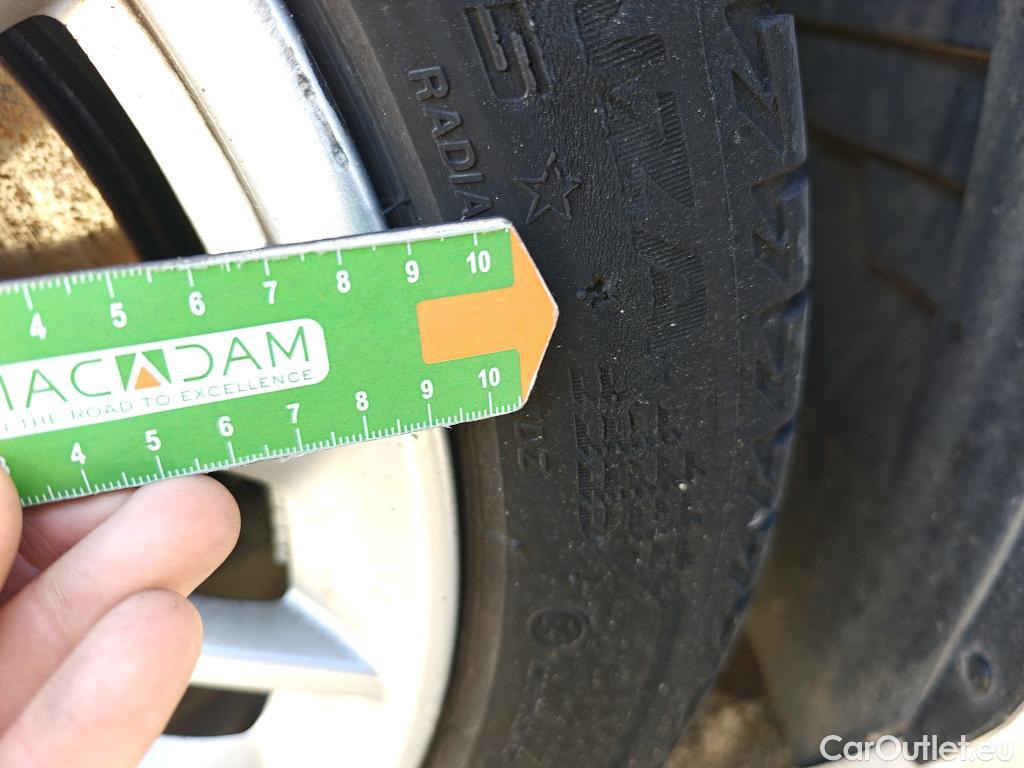  Bmw  Serie 1 BMW  / 2019 / 5P / berlina con portón 118i #2