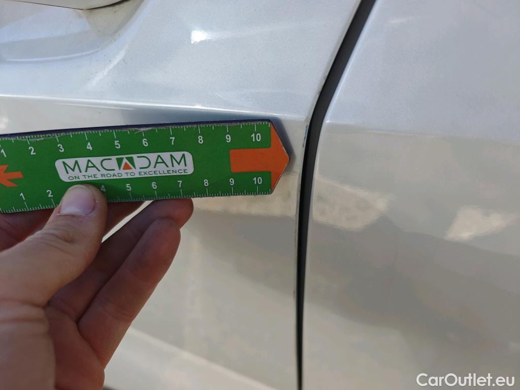  Bmw  Serie 1 BMW  / 2019 / 5P / berlina con portón 118i #5