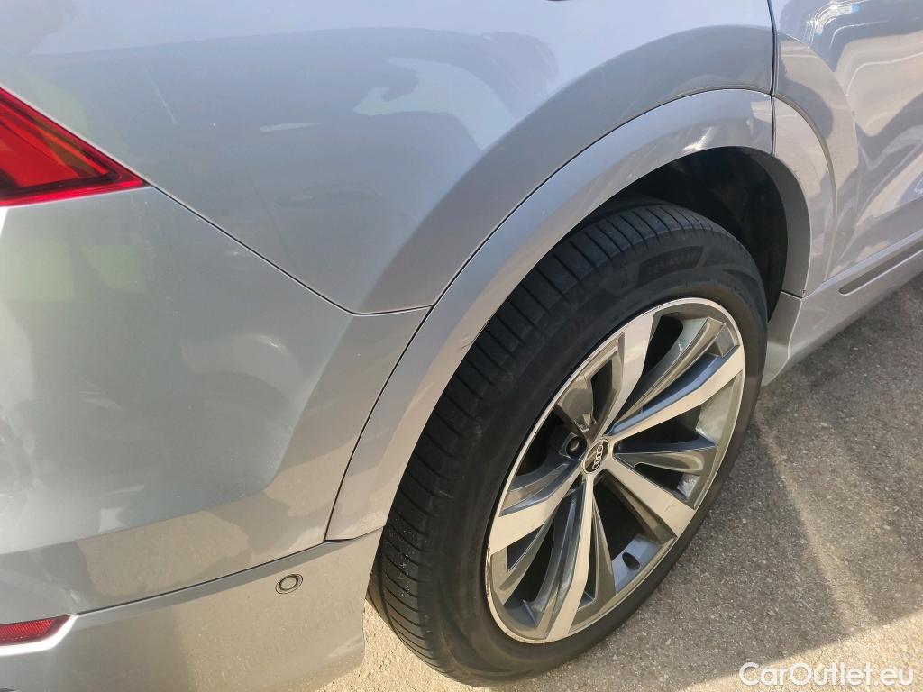  Audi  Q8 AUDI  / 2018 / 5P / todoterreno 55 TFSIe S Line 280kW quattro tiptronic #30
