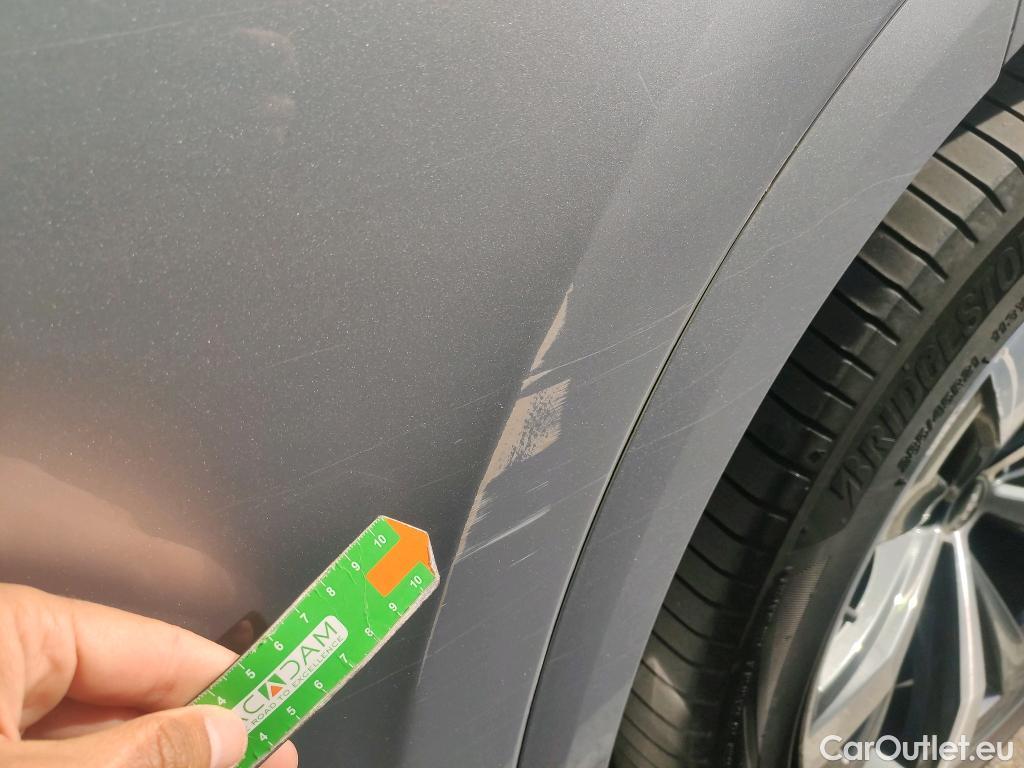  Audi  Q8 AUDI  / 2018 / 5P / todoterreno 55 TFSIe S Line 280kW quattro tiptronic #23