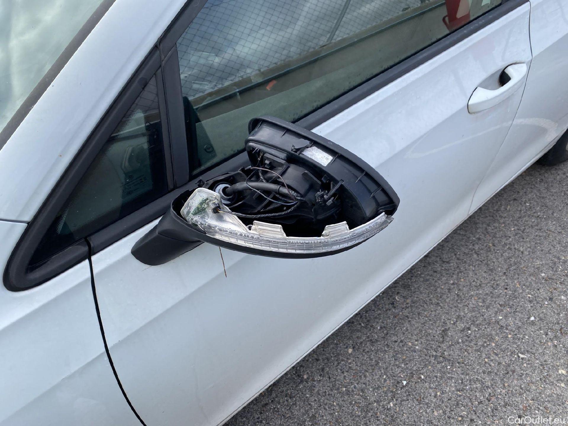  Volkswagen  Golf  VOLKSWAGEN / 2020 / 5P / berlina con portón 2.0 TDI 85kW (115CV) #2