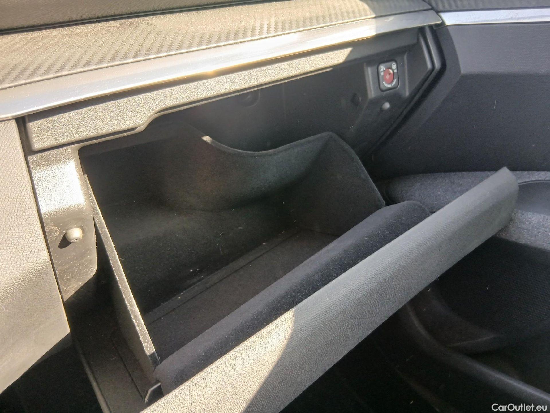  Peugeot  3008 PEUGEOT  / 2020 / 5P / todoterreno 1.5 BlueHDi 96kW (130CV) S&S Active Pack #38