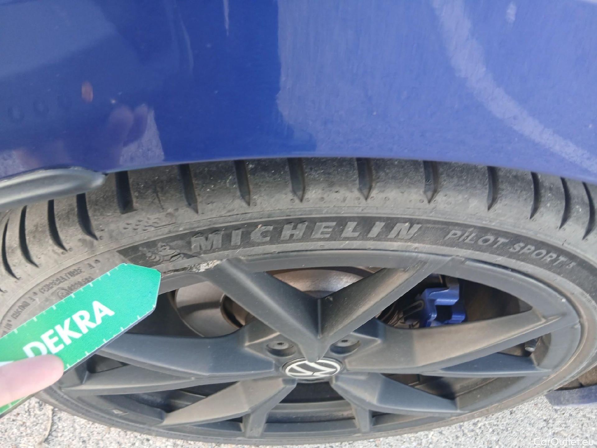  Volkswagen  Golf  VOLKSWAGEN / 2020 / 5P / berlina con portón R 2.0 TSI 235kW (320CV) 4Motion DSG #10