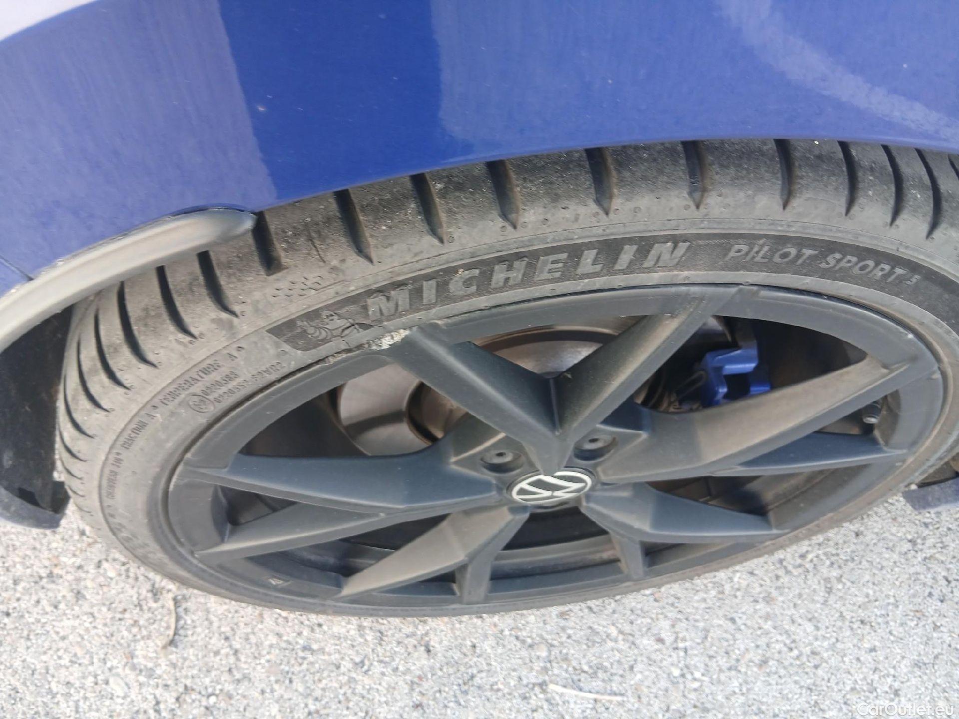  Volkswagen  Golf  VOLKSWAGEN / 2020 / 5P / berlina con portón R 2.0 TSI 235kW (320CV) 4Motion DSG #9