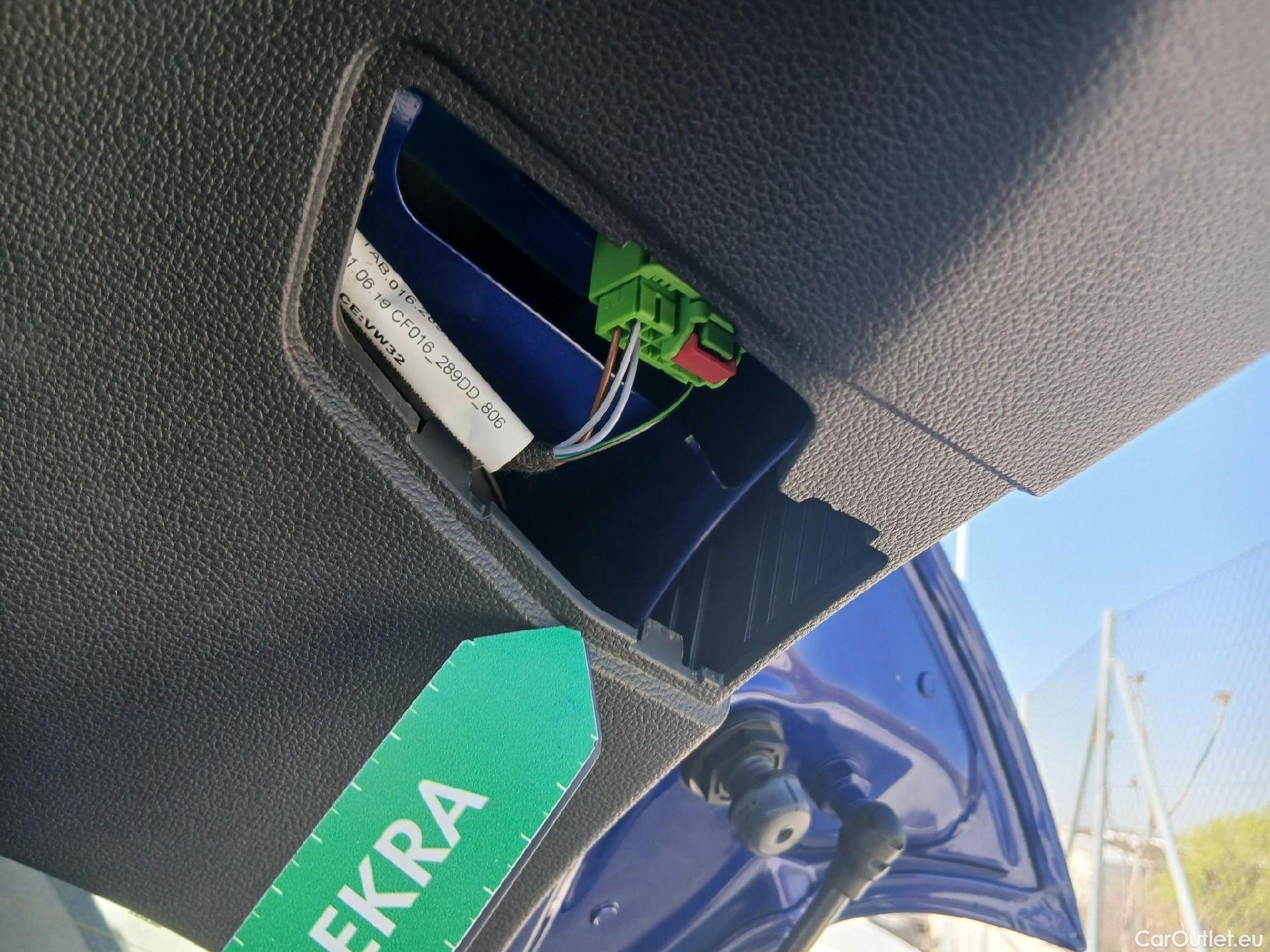  Volkswagen  Golf  VOLKSWAGEN / 2020 / 5P / berlina con portón R 2.0 TSI 235kW (320CV) 4Motion DSG #6