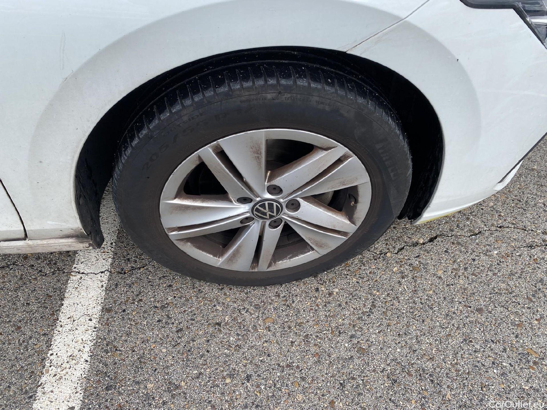  Volkswagen  Golf  VOLKSWAGEN / 2020 / 5P / berlina con portón 2.0 TDI 85kW (115CV) #26