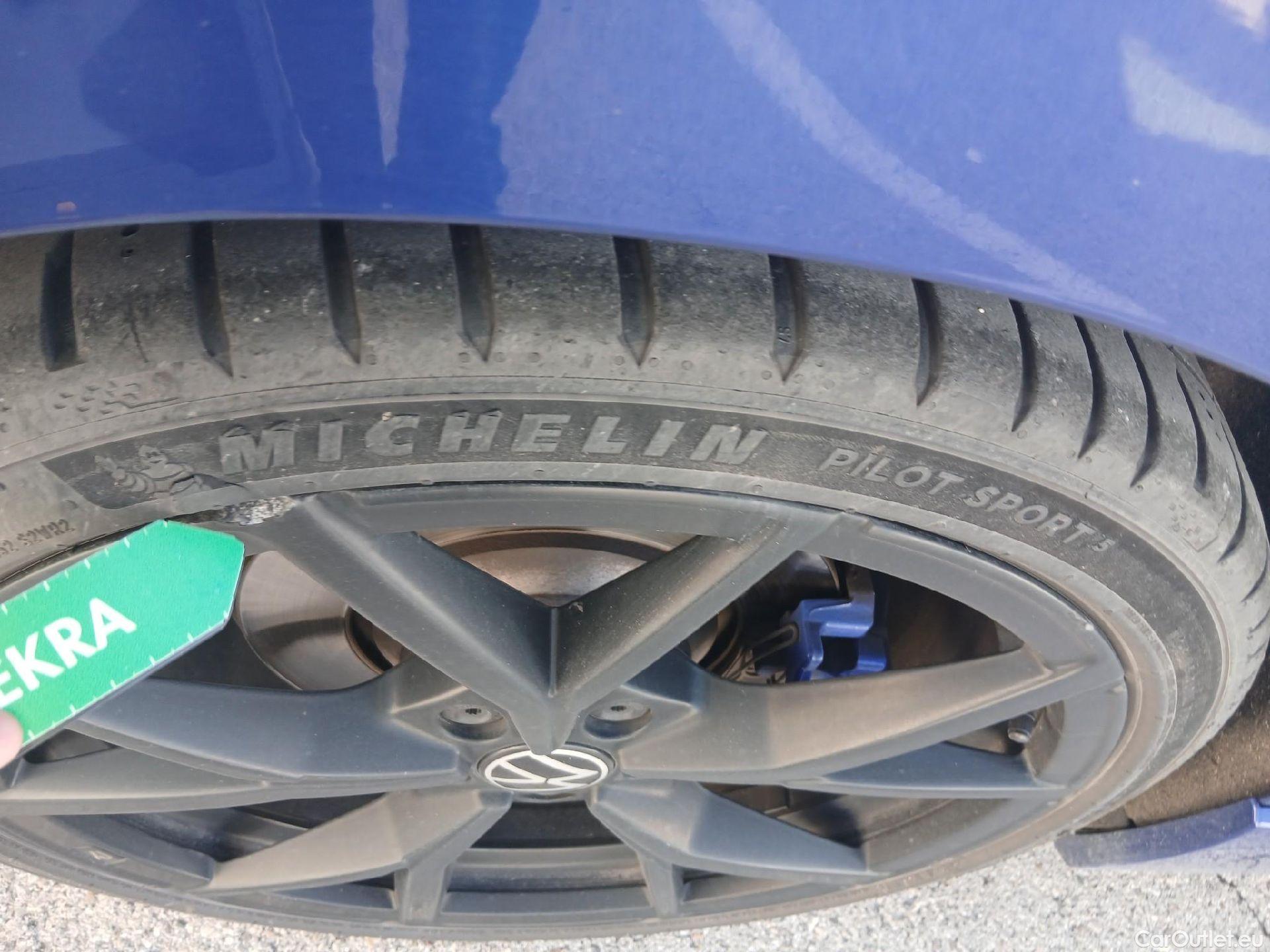  Volkswagen  Golf  VOLKSWAGEN / 2020 / 5P / berlina con portón R 2.0 TSI 235kW (320CV) 4Motion DSG #7