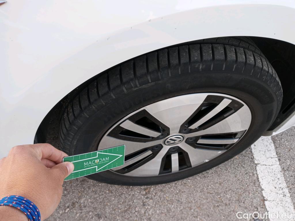  Volkswagen  Golf  VOLKSWAGEN / 2016 / 5P / berlina con portón e-ePower 110 kW (136CV) #2