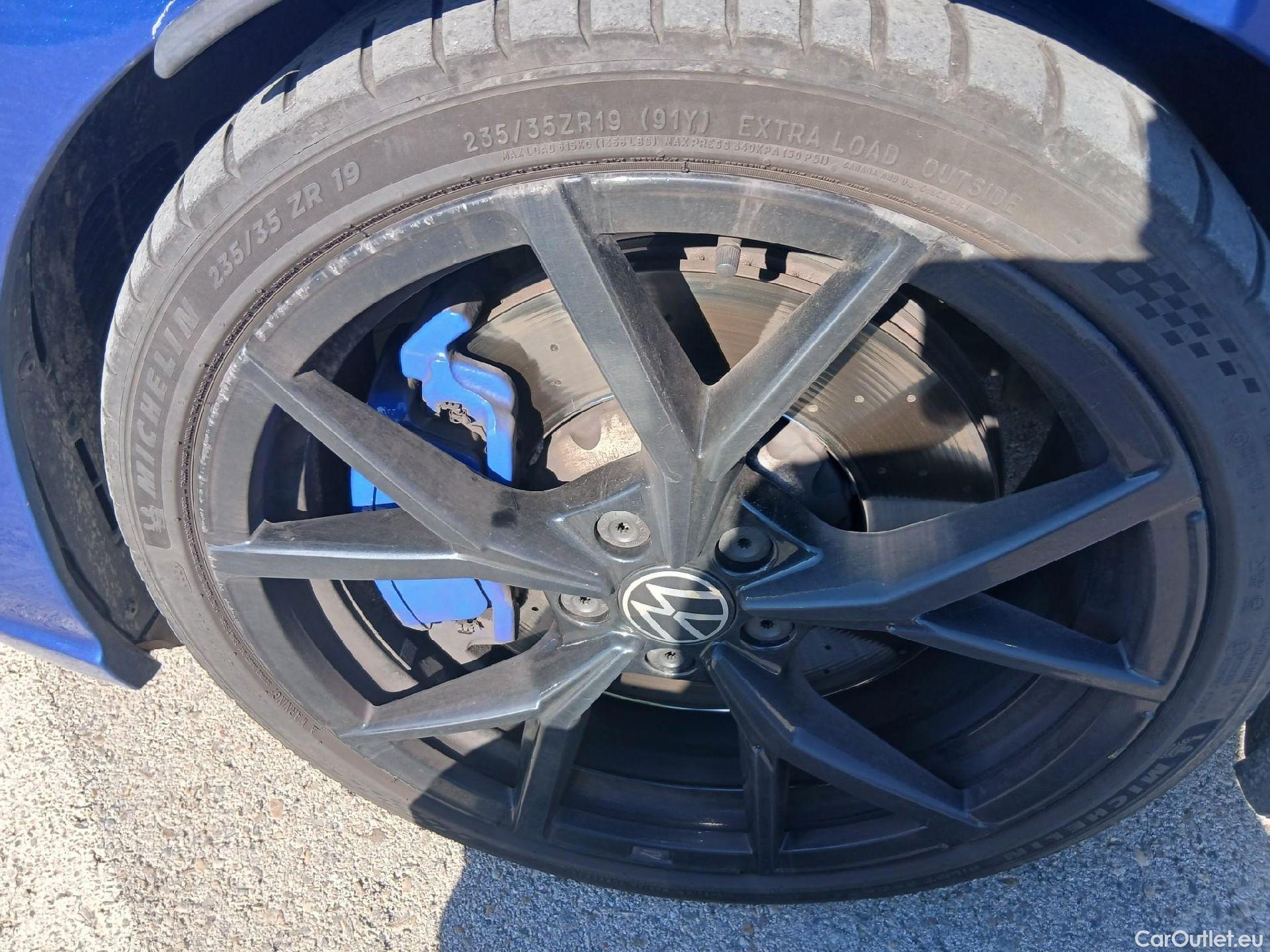  Volkswagen  Golf  VOLKSWAGEN / 2020 / 5P / berlina con portón R 2.0 TSI 235kW (320CV) 4Motion DSG #2