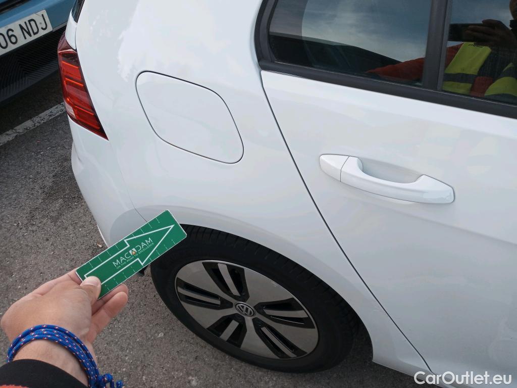  Volkswagen  Golf  VOLKSWAGEN / 2016 / 5P / berlina con portón e-ePower 110 kW (136CV) #6