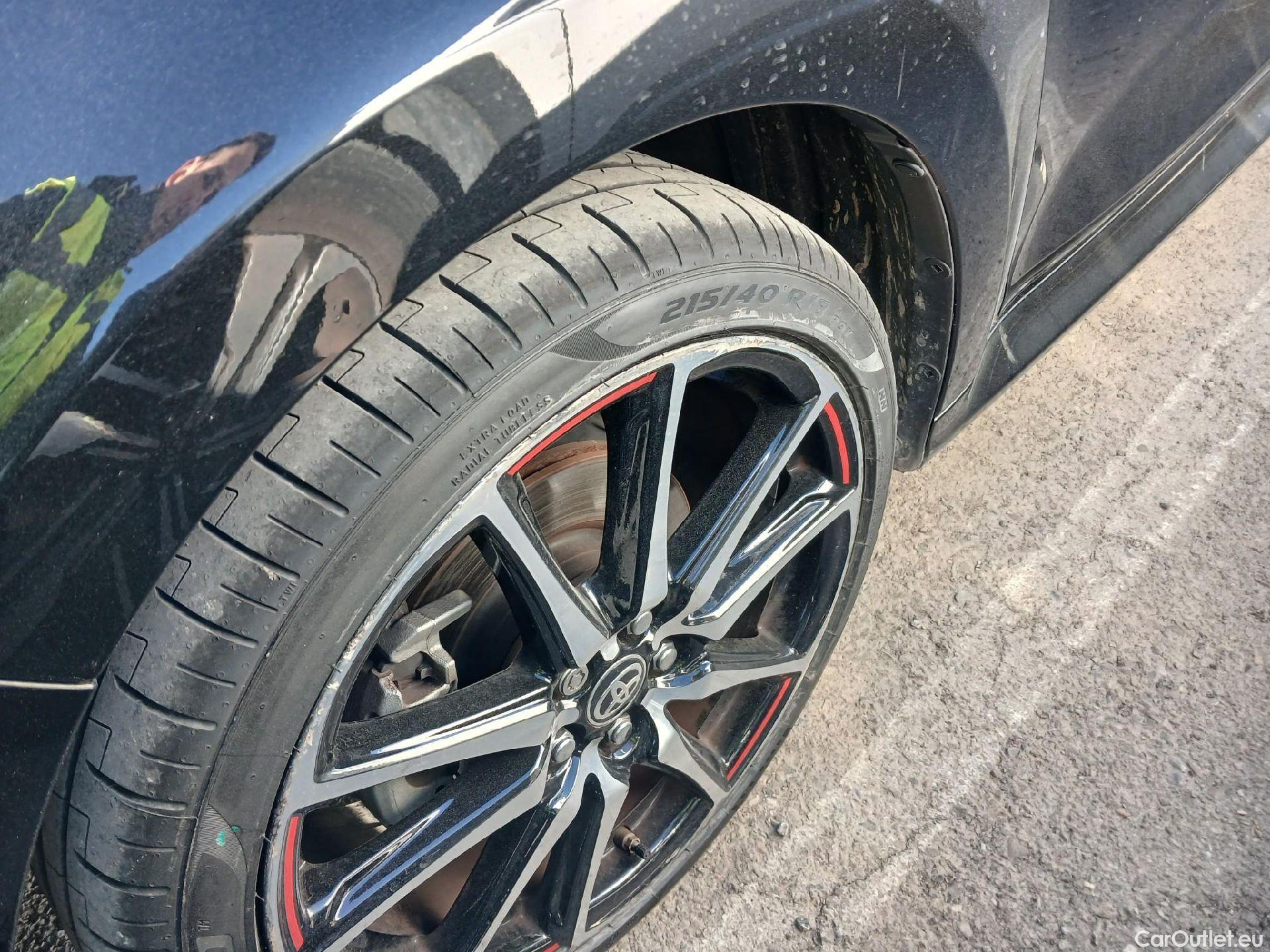  Toyota  Yaris TOYOTA  / 2020 / 5P / berlina con portón 1.5 120H GR Sport #5