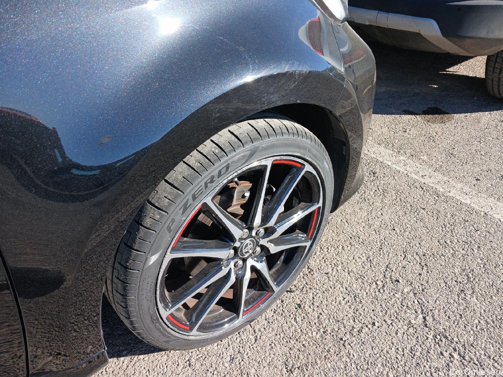  Toyota  Yaris TOYOTA  / 2020 / 5P / berlina con portón 1.5 120H GR Sport #28