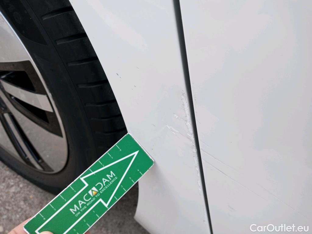  Volkswagen  Golf  VOLKSWAGEN / 2016 / 5P / berlina con portón e-ePower 110 kW (136CV) #5