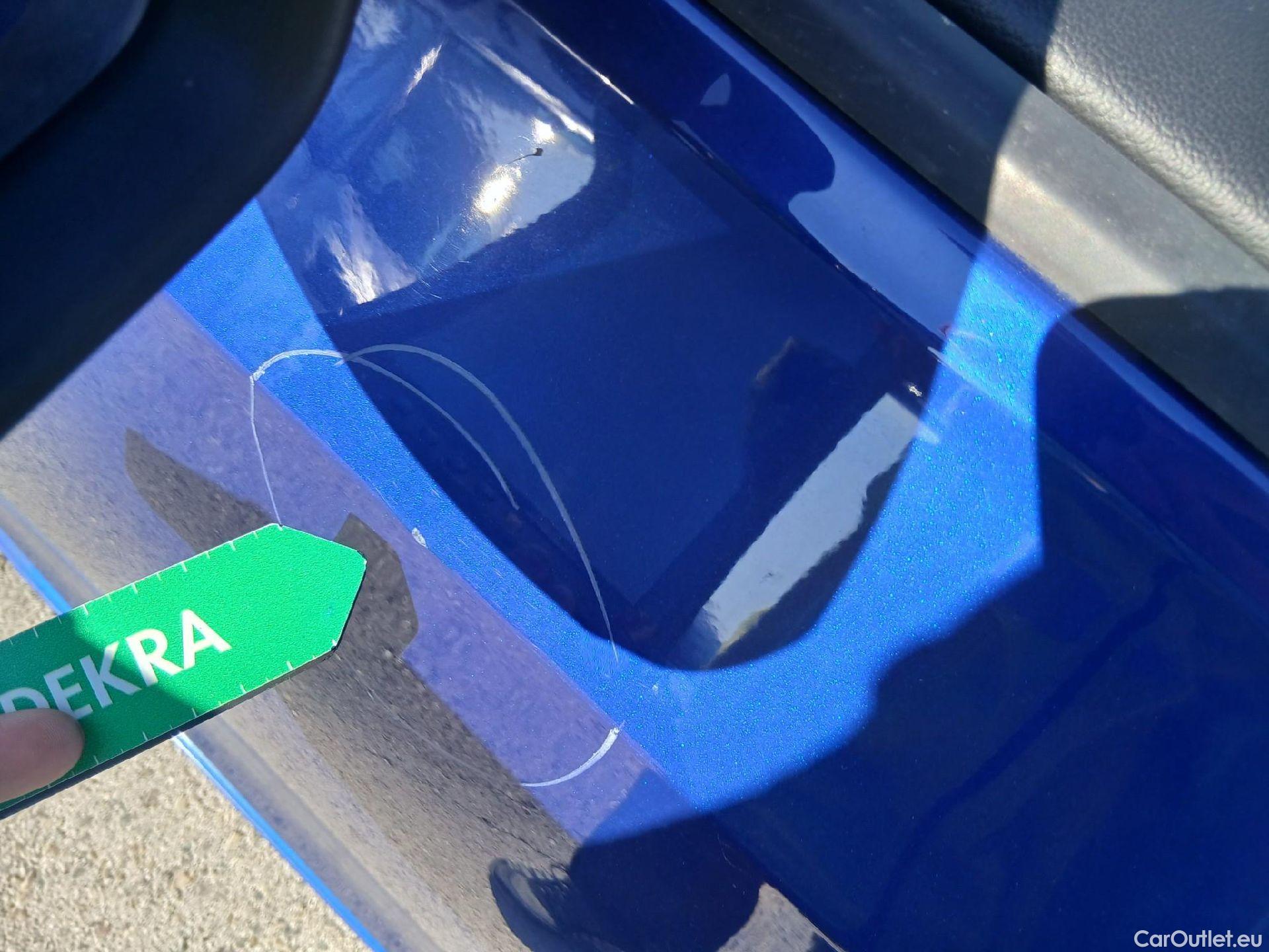  Volkswagen  Golf  VOLKSWAGEN / 2020 / 5P / berlina con portón R 2.0 TSI 235kW (320CV) 4Motion DSG #19