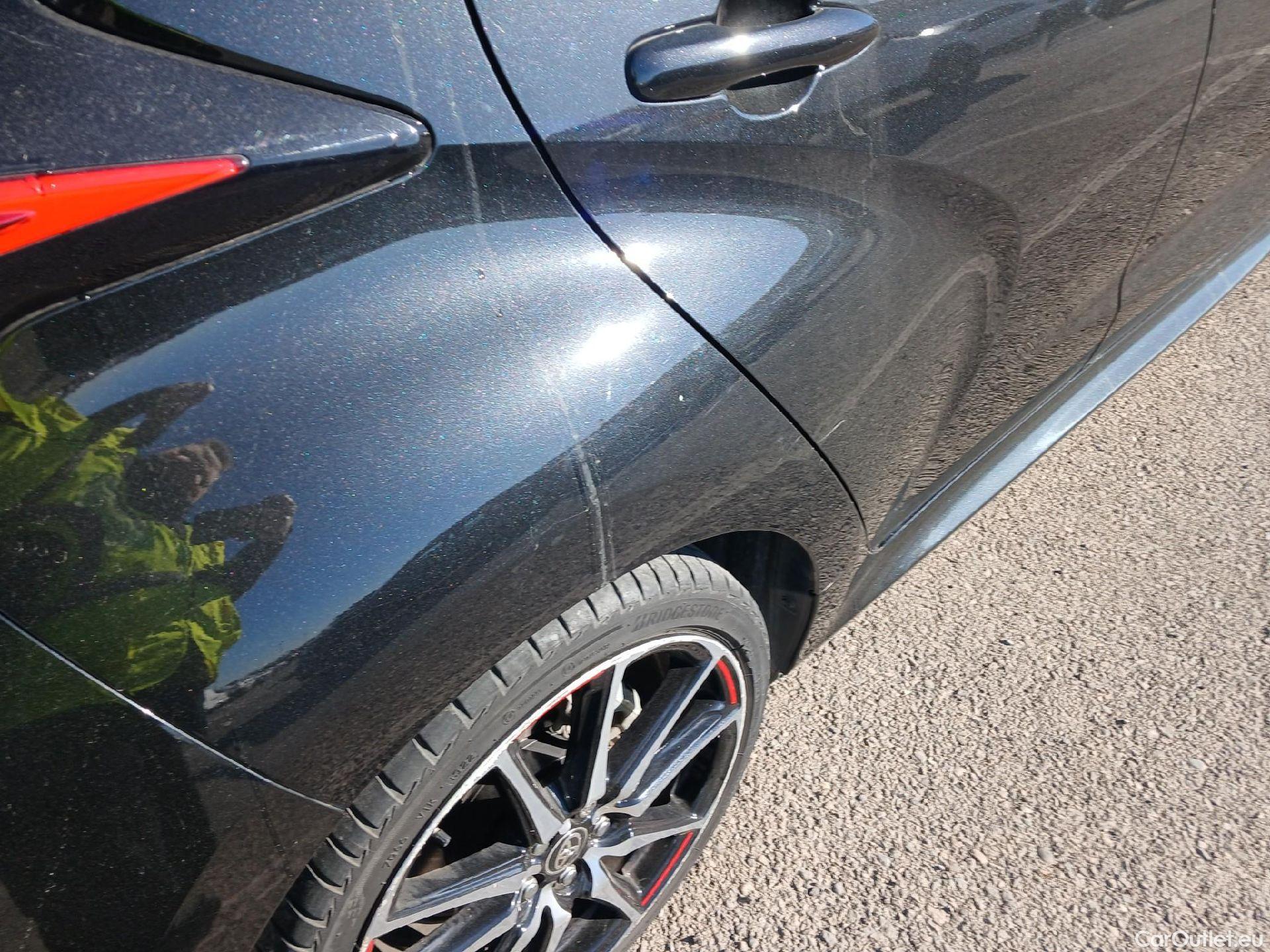  Toyota  Yaris TOYOTA  / 2020 / 5P / berlina con portón 1.5 120H GR Sport #20