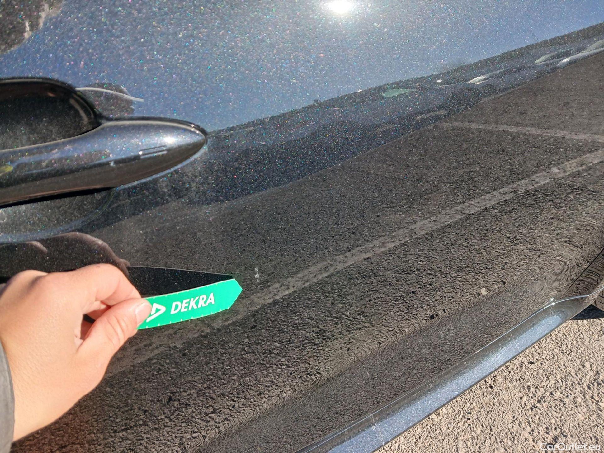  Toyota  Yaris TOYOTA  / 2020 / 5P / berlina con portón 1.5 120H GR Sport #25