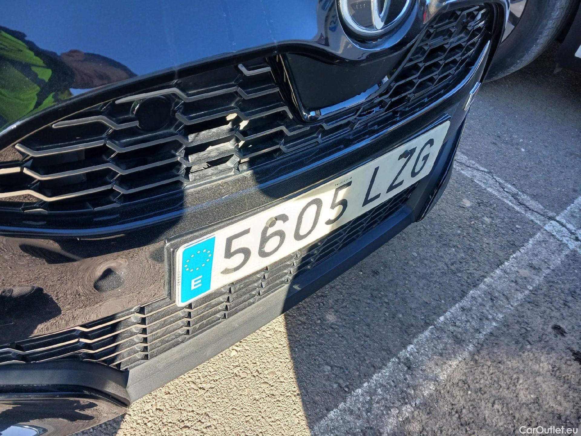  Toyota  Yaris TOYOTA  / 2020 / 5P / berlina con portón 1.5 120H GR Sport #3